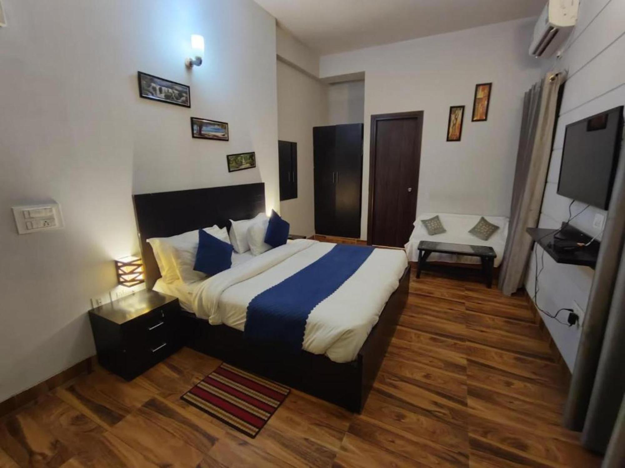Vrindavan Dreams Hotel And Suites Exterior foto