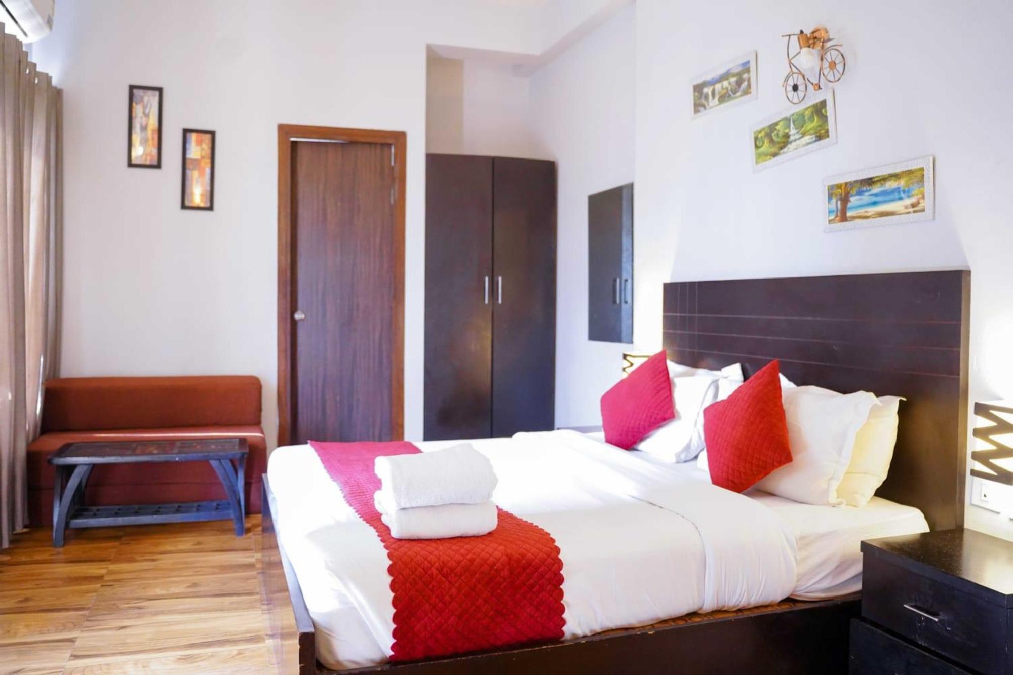Vrindavan Dreams Hotel And Suites Exterior foto