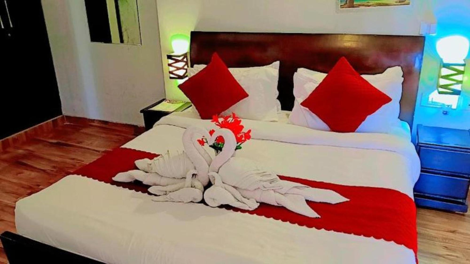 Vrindavan Dreams Hotel And Suites Exterior foto