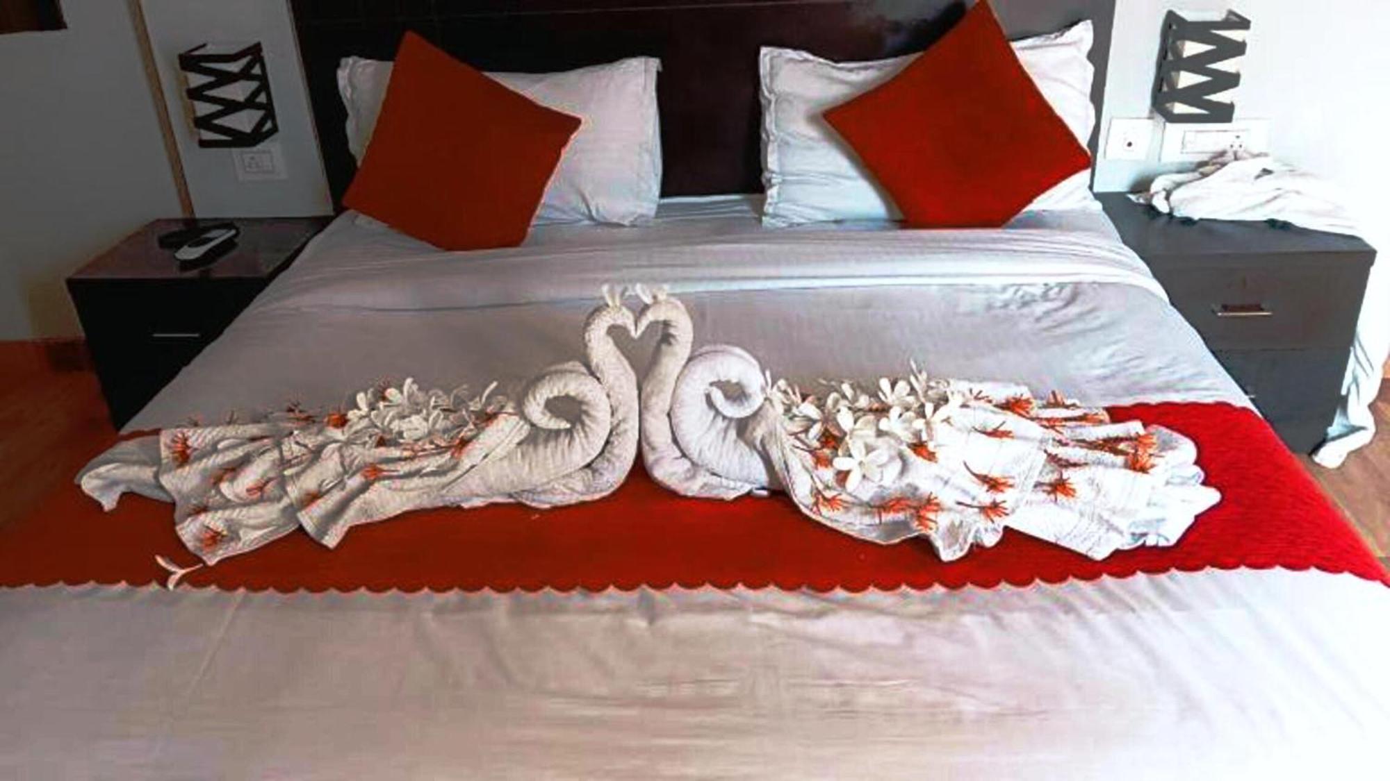 Vrindavan Dreams Hotel And Suites Exterior foto