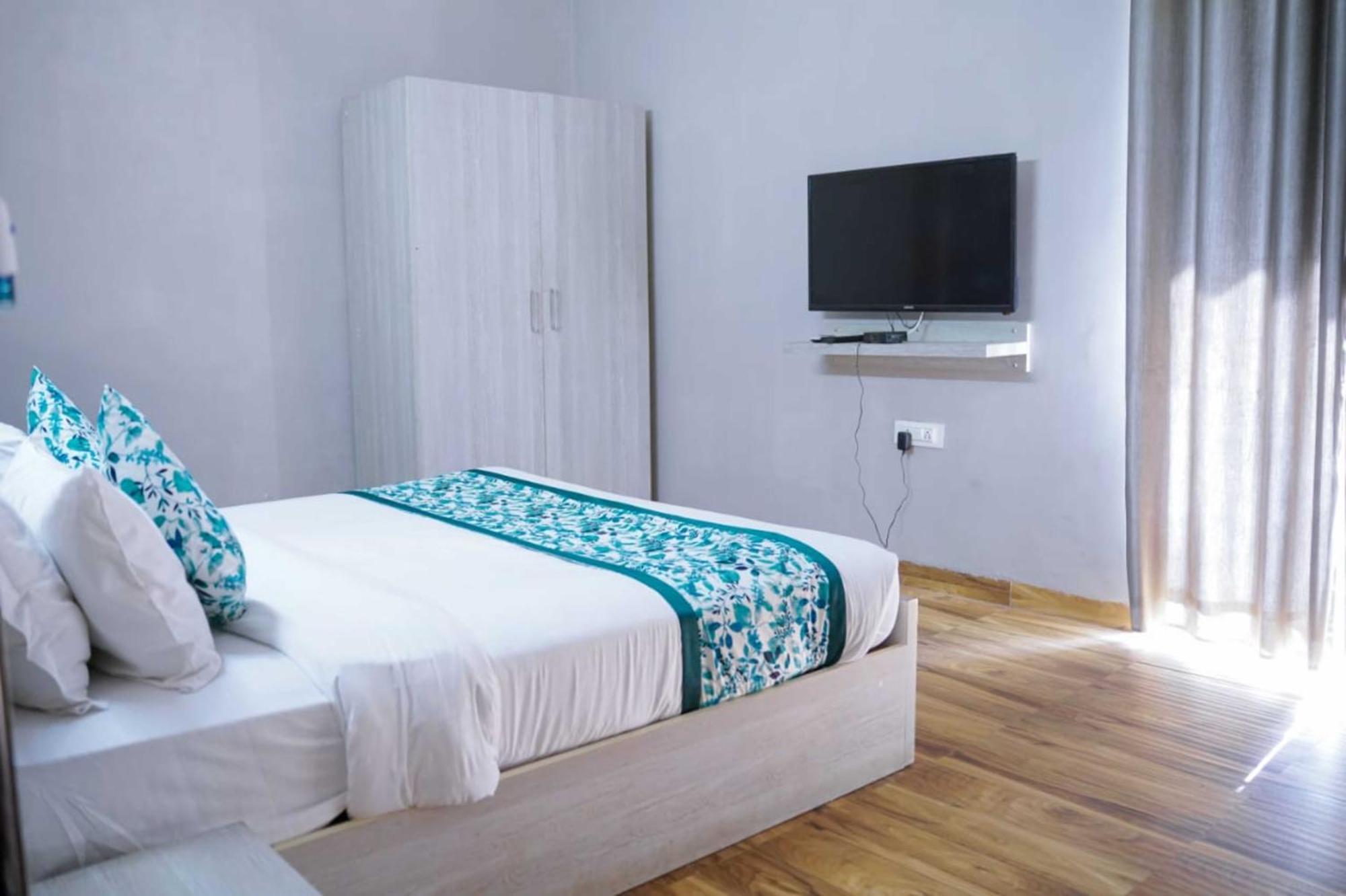 Vrindavan Dreams Hotel And Suites Exterior foto